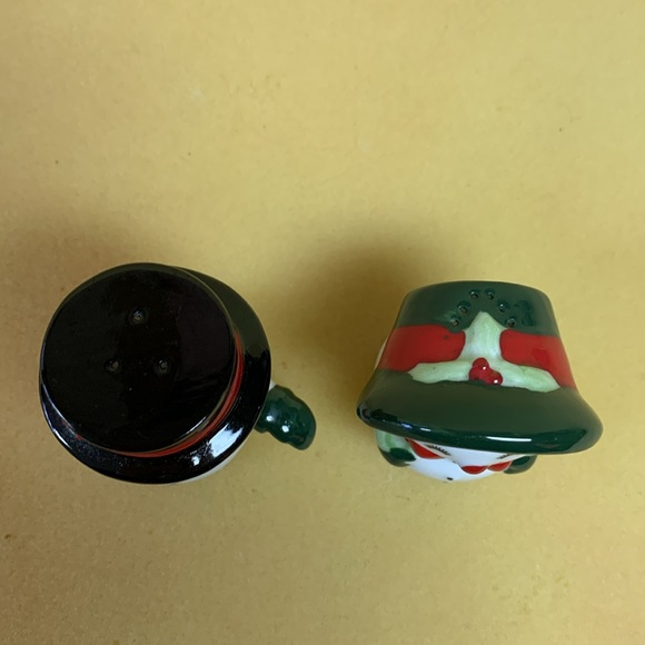 Snow-Couple Salt & Pepper Shakers - Picture 5 of 10